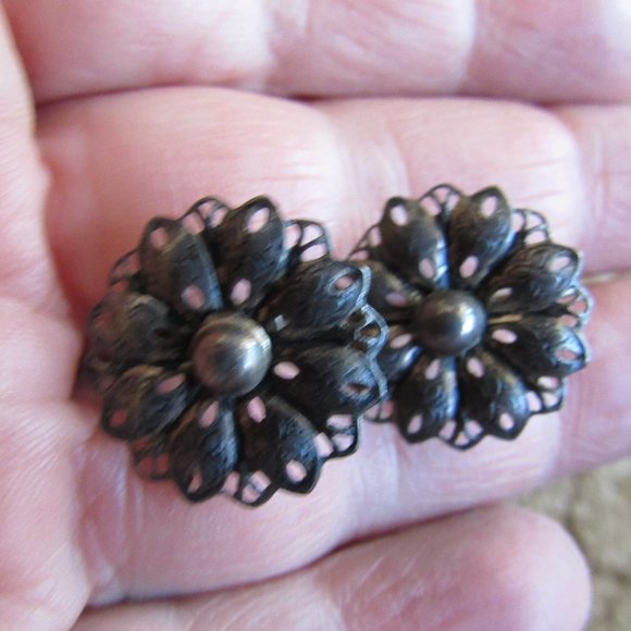 Vintage Sterling Silver Filigree Screw Back Earrings - Picture 1 of 2